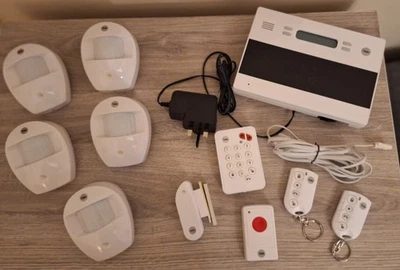 Yale Easy Fit Security Alarm System, 5 x PIR, remote keypad, 2 x fobs, panic btn - Image 1 of 4