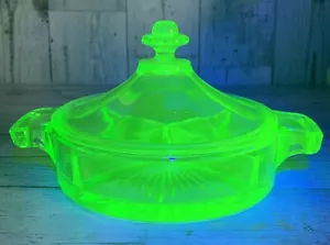 Vtg/MCM Green Glass Divided Dish With Lid UV Glow Unmarked - Picture 1 of 10