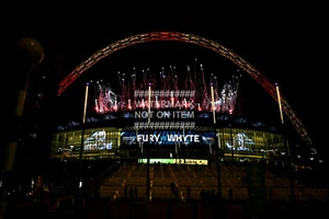 TYSON FURY DILLIAN WHYTE WEMBLEY STADIUM 2022 BOXING PHOTO PRINT GYPSY KING 6 - Picture 1 of 1