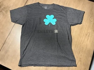 St. Patrick’s Day Bailey’s Irish Cream Shirt - Size Large - Gray/Green Shamrock - Bild 1 von 4