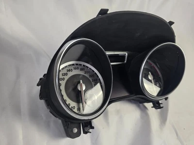 Mercedes GLA W156 2015 DIESEL SPEEDOMETER INSTRUMENT CLUSTER OEM A1569004501 - Image 1 of 4