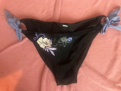 BIKINI HOSE HÖSCHEN S M 36 38 SCHWARZ LILA WEISS BLUMEN PAILETTEN STRETCH - Bild 1 von 2