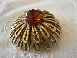 Vintage 1960's Capri Large Goldtone Faux Amber Color Domed Brooch Pin 2 1/2" Rd - Picture 1 of 13