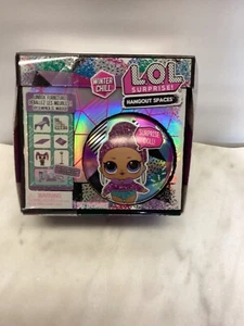 LOL Surprise by MGA Hangout Spaces Winter Chill Fashion Doll Set with 7 Surprise - Bild 1 von 4