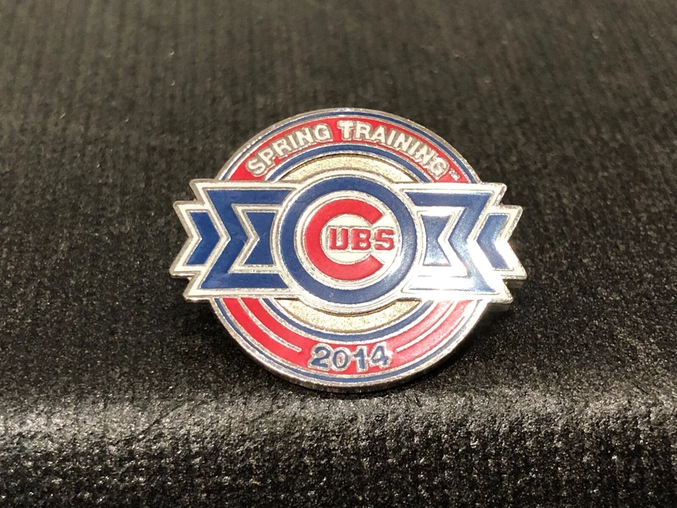 2014 MLB Chicago Cubs logo hat / Lapel Pin - Image 1 of 1