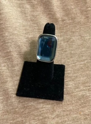 Anillo Chico’s Tono Plata Corona Rectangular Piedra Azul Talla 6 C85-8 Foto 1 de 4