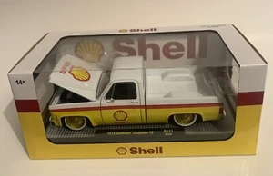 M2 Machines 1973 Chevrolet Cheyenne C-10 1:24 truck lowered - Picture 1 of 4