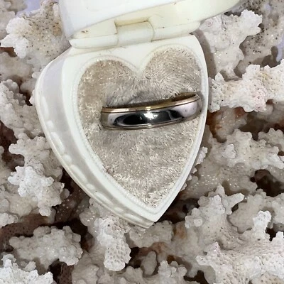 Anillo de oro blanco y amarillo tallado artístico de 14K vintage Foto 1 de 4