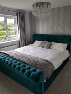 STYLISH CHESTERFIELD SLEIGH BED IN PLUSH FABRIC IN ALL COLOURS FREE & FAST DEL - Image 1 of 4