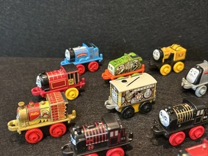 Lote de 16 juguetes micro tren Thomas The Train Minis & Friends - Imagen 1 de 13