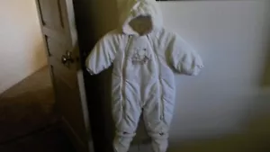 Winterschneeanzug - Säuglingsgröße 12 Monate - weiß mit Teddybär - keine Fäustlinge - 1 Kind - Bild 1 von 6
