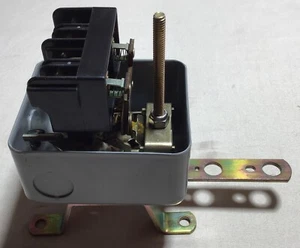 SQUARE D 9036 GG-2 Ser C Liquid Level Float Switch - Picture 1 of 3