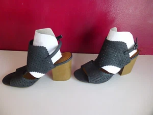 Maurices Womens Sandals: Size 8.5 Emilia Black with Shimmer & High Block Heel - Picture 1 of 9