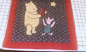 Disney Winnie the Pooh Corredor de Mesa Clásico Pooh 15”x52” - Imagen 1 de 4