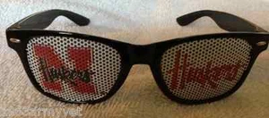 NEU University of Nebraska Cornhuskers Herren oder Damen Sonnenbrille - Bild 1 von 4