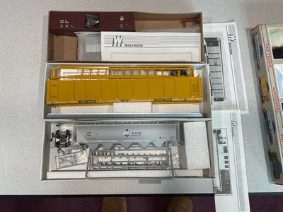 WALTHERS HO 89’ MILWAUKEE AUTO RACK/ ADM PD HOPPER/ B&O BOXCAR ASSORTED (3 kits) - Image 1 of 2