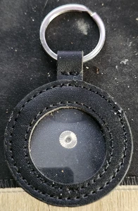 Schwarz Leder AirTag Halter Schlüsselanhänger - Schutzhülle mit Metallring - Bild 1 von 3