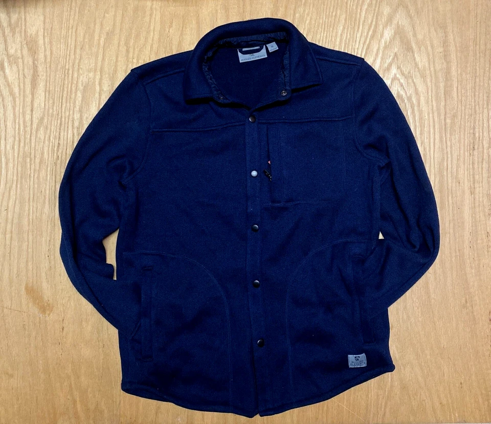 Suéter polar sobre camisa Rugged Elements para hombre Foto 1 de 1