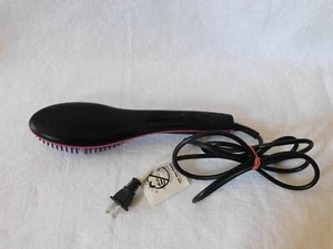 Spazzola raddrizzatrice ceramica Simply dritta nera e rosa vista in TV SHS-300 - Foto 1 di 7