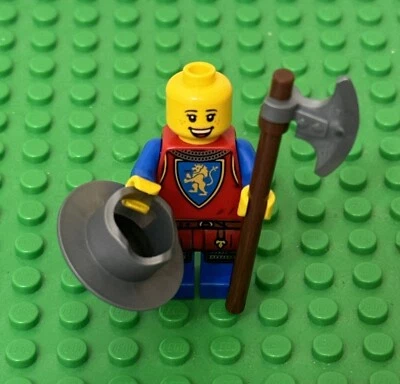 Lego Caballeros León Castillo Caballero Femenino Mini Figura Con Casco Plano Plata, Hacha Foto 1 de 3