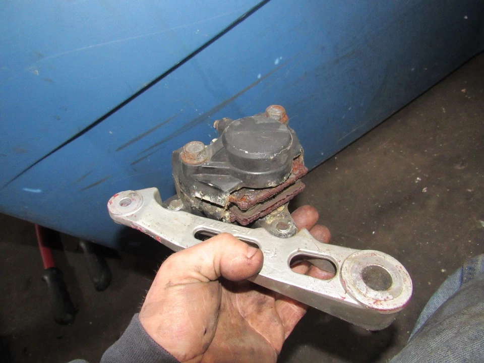 Yamaha FZ600 1986 pinza de freno trasera Foto 1 de 1