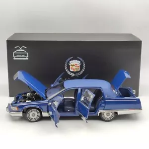 Modellino auto 1:18 GM 1993 Cadillac Fleetwood berlina blu pressofuso edizione collezione - Foto 1 di 10