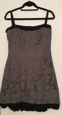Vestido Balenciaga Paris Mini Seda Gris Plateado Negro Capa Corto Talla FR 42 US 8 Foto 1 de 4