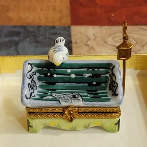 Limoges Parkbank aufklappbar Porzellan Schmuckschatulle mit Zertifikat & Box C 35291 - Bild 1 von 16