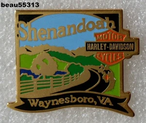 ⭐SHENANDOAH WAYNESBORO VIRGINIA HARLEY DAVIDSON DISTRIBUIDOR CHALECO PASADOR DE LATÓN - Imagen 1 de 1