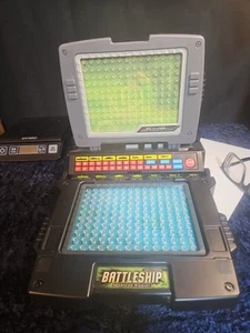 Rare 2011 Electronic Battleship Talking Game Hasbro Europe Edition@P - Bild 1 von 8