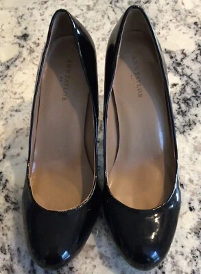 ANN TAYLOR Negro Charol Puntera Redonda Zapatos de salón Mujer Talla 7M Usado en Excelente Condición Foto 1 de 4