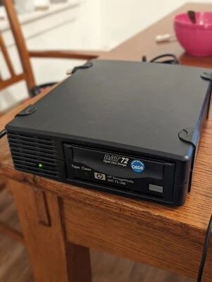 HP Storageworks DAT 72 USB EXTERNAL TAPE DRIVE DW027-60005 393491-001 DW027A - Image 1 of 4