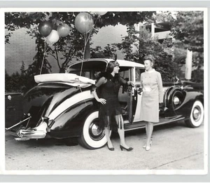 Charleen Abbey, Schwarz & 1939 V12 Packard AUTO SHOW Seattle 1971 Press Photo - Picture 1 of 2