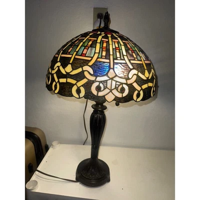 Lámpara de mesa estilo vitral Dale Tiffany iluminación de acento decoración del hogar Foto 1 de 4