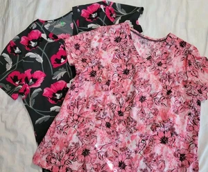 Scrub Tops 2XL Lot of 2 Koi GT Performance Polyester Floral Pink Black V Neck - Picture 1 of 16