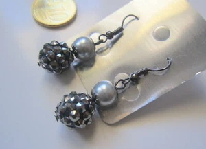 Pendientes negros bola cristalitos grises y cristal nacarado 40 mm bisutería 102 - Imagen 1 de 2