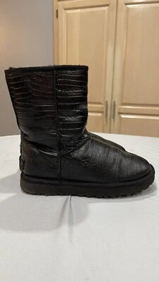 UGG Australia Women's Classic Short Leather Embossed Croco Boots 1012900 Size 6 - Image 1 of 4