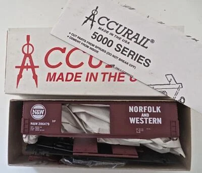 HO Gauge Accurail Norfolk & Western 4 Door 50' Box Car Kit - Image 1 of 4