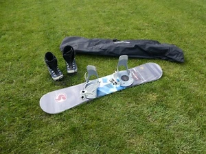 Snowboard inkl. Schuhe und Tragetasche - Bild 1 von 6