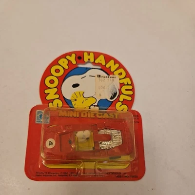New Snoopy Mini Die Cast Handfuls Aviva Peanuts Car Vehicle Snoopy In Red Racer - Image 1 of 4