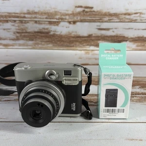 Fujifilm Instax Mini 90 Neo Classic Sofortbildkamera - mit Akku & Ladegerät getestet - Bild 1 von 6
