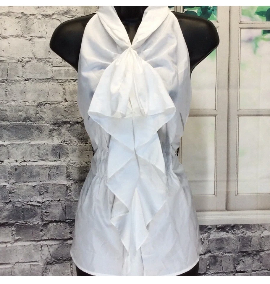 Top grande con volantes blancos Foto 1 de 4