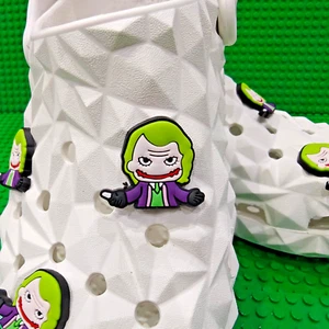 Joker Schuh-Anhänger - lustiges & robustes Accessoire für Clogs, Slipper - Bild 1 von 12