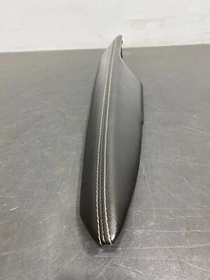 Chevrolet Camaro SS 2015 OEM pasajero reposabrazos derecho panel de puerta usado Foto 1 de 4