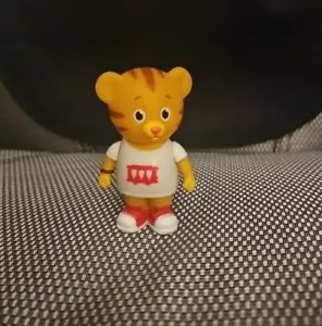 Daniel Tiger's Neighborhood 2.5 inch Daniel Tiger White Shirt RARE - Picture 1 of 2