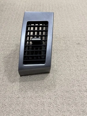 Ventilación de aire lateral derecha Mitsubishi Outlander 2008-2012 GN711-14000 Foto 1 de 4