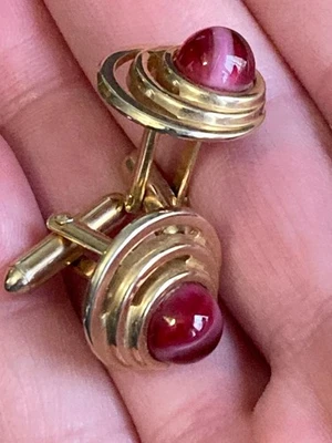 Gemelos Swank Vintage Para Hombre Tono Dorado Disfraz Rojo Vidrio Cabina Piedra Gemelos Foto 1 de 4