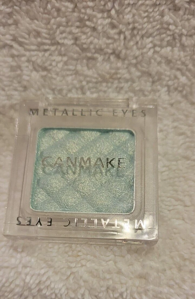 Sombra de ojos azul Canmake Metallic Eyes Foto 1 de 3