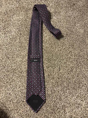 Muy Bonita Corbata Hugo Boss Para Hombre 100% Seda Púrpura Negra Diseñador Geométrico Foto 1 de 3
