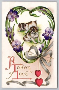 1910s Valentines day - Two Puppies - Purple Iris, "A Token of Love" UNP Postcard - Imagen 1 de 3